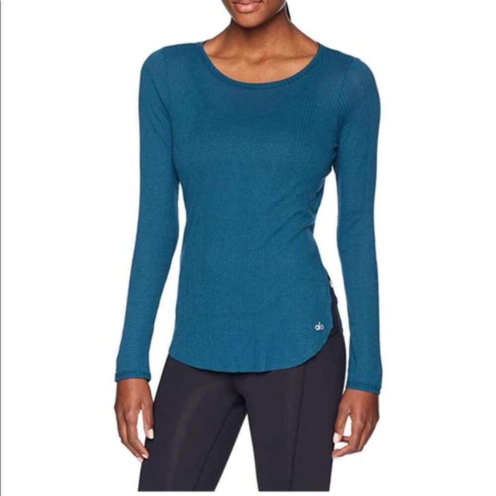 Alo Yoga Horizons ribbed long sleeved shirt